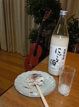 にごり酒とサバ寿司